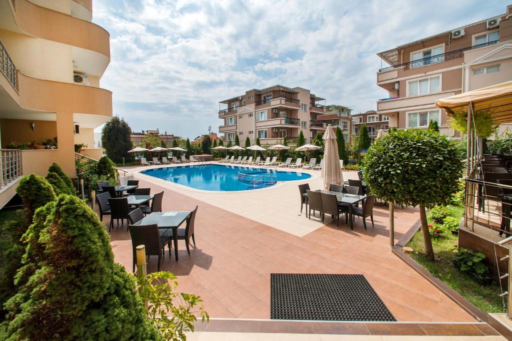 ХОТЕЛ ИРИС – НЕСЕБАР