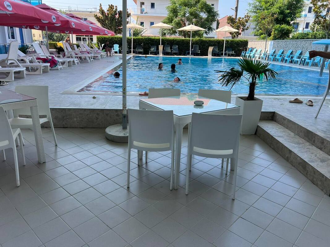 Hotel Holiday**** Velipoja 