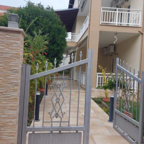 0-02-05-259e57100182d5e948ee251d6a42a0270552295f8d7a43ad8f053dbbfe10544a 1d7e68a05b9fba05-600x600