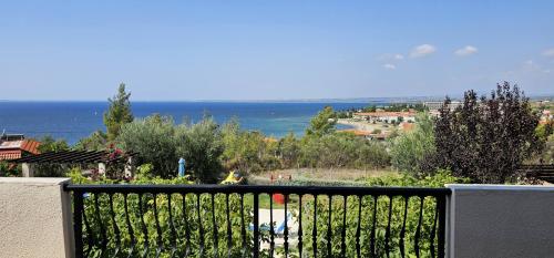 014002IMG-bf987d8ca9d9215d07cb25b0b3c0303a-V