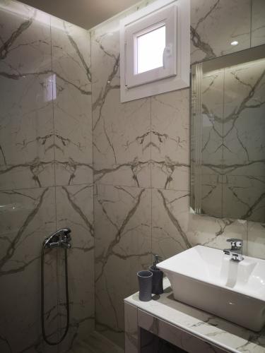 101646IMG-218a1be4fde6f5cca1f5ae84421d0860-V