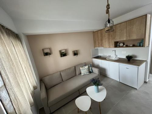 101659IMG-0d2aeee9bf003317e55788d669bbc0b0-V