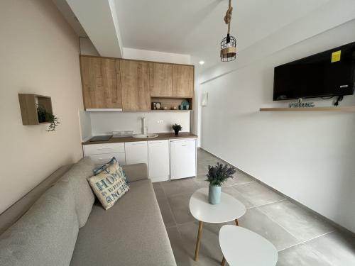 101659IMG-9a5ca051eea027ed593d14c095ad4435-V