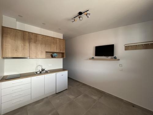 101659IMG-c59327bd44f687861404b331c05f6aa2-V (1)