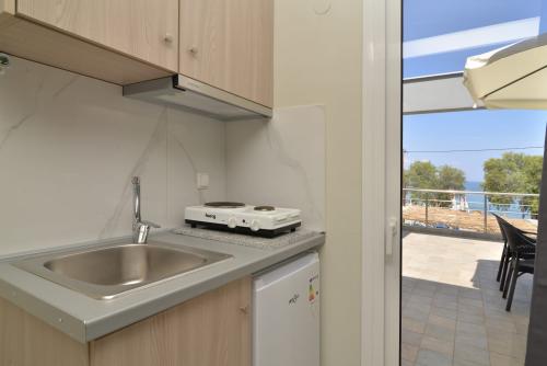 101745IMG-4bc386e9f8220339d652f7c6bb0e57ac-V