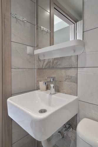 101745IMG-865f57e099d4c8bdbb7b9de6ea495a35-V