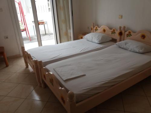 102806ammoudia-vila-dina-4