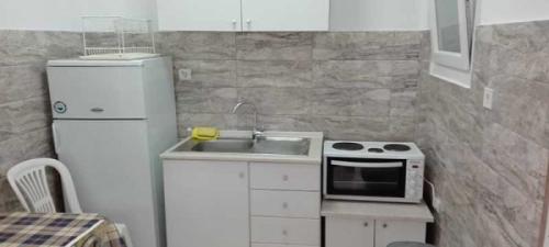 Mihalis-App-4-1-600x270