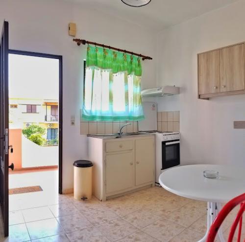 STUDIO-ROOM-KITCHEN-3