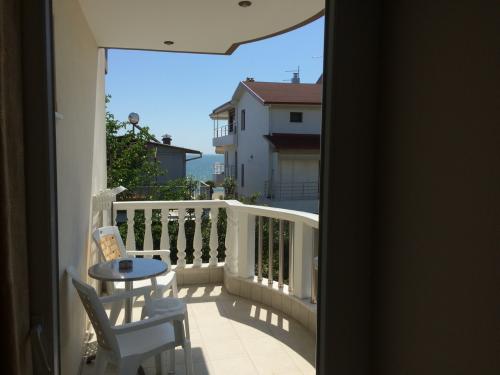 image-1aa3676f4bbf65014a150052c88e2e499db722ea86fde070d30a73034db52283-V